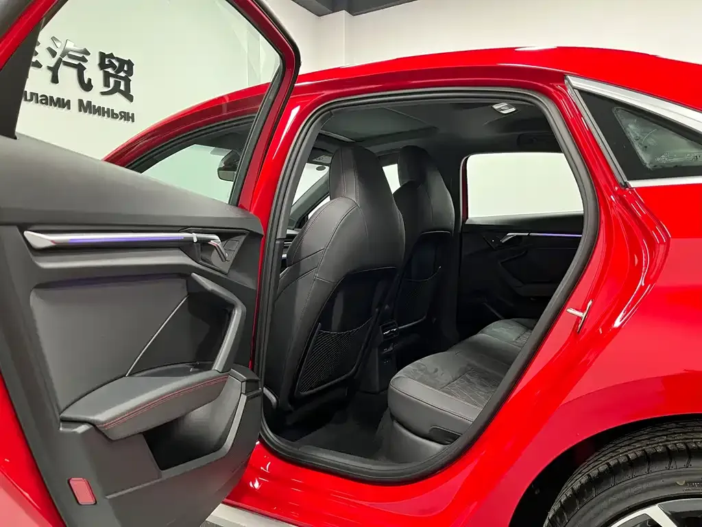 Audi A3 2023 из CN, фото 7