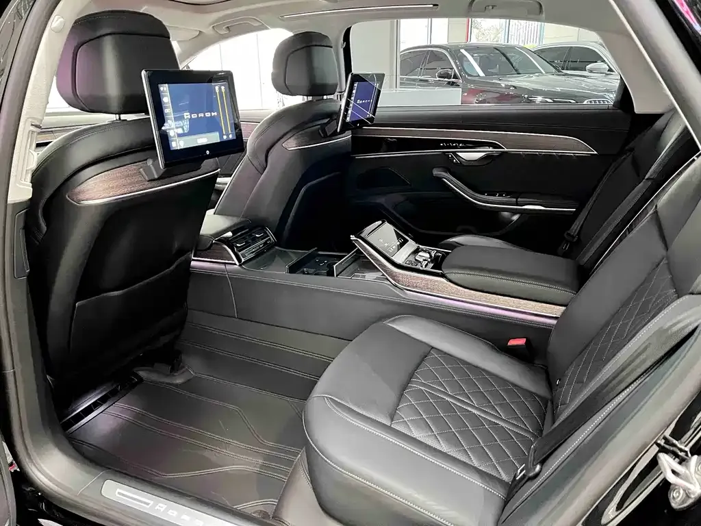 Audi A8 2023 из CN, фото 8