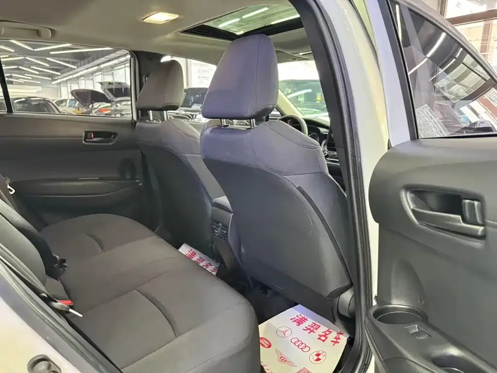 Toyota Corolla Cross 2022 из CN, фото 10