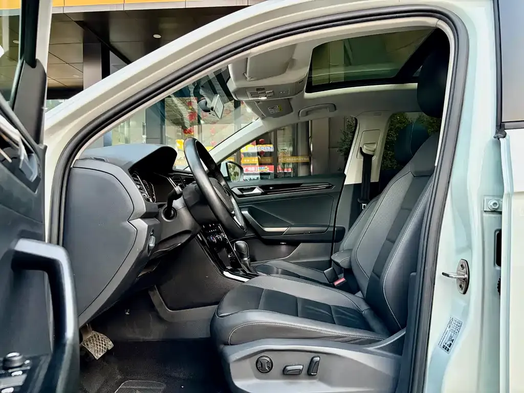 Volkswagen T-Roc 2023 из CN, фото 6