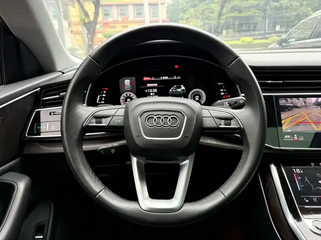 Audi Q8 — фото 4
