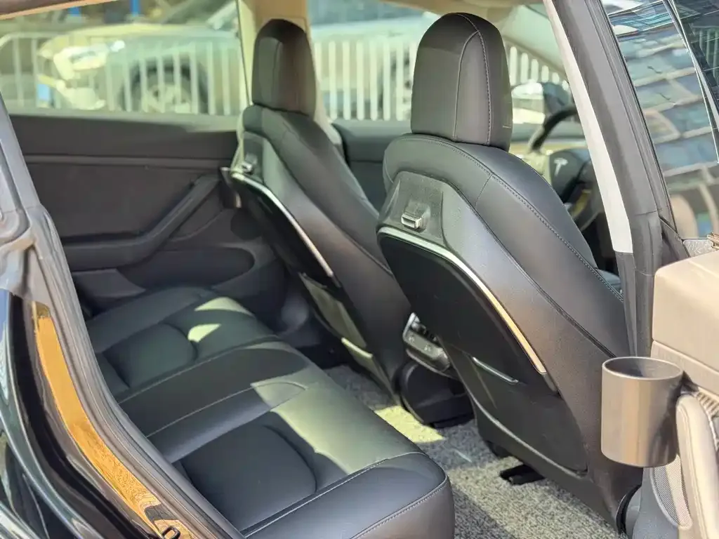 Tesla Model 3 — фото 9