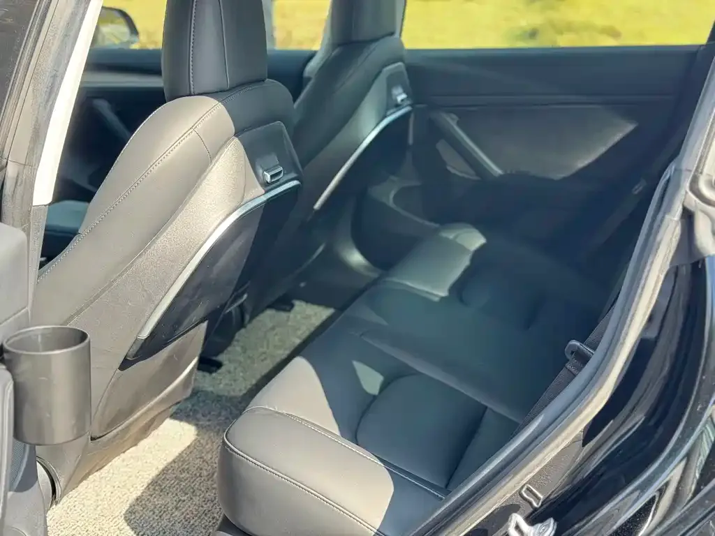 Tesla Model 3 — фото 8