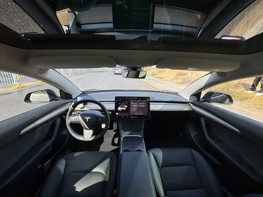 Tesla Model 3 — фото 3