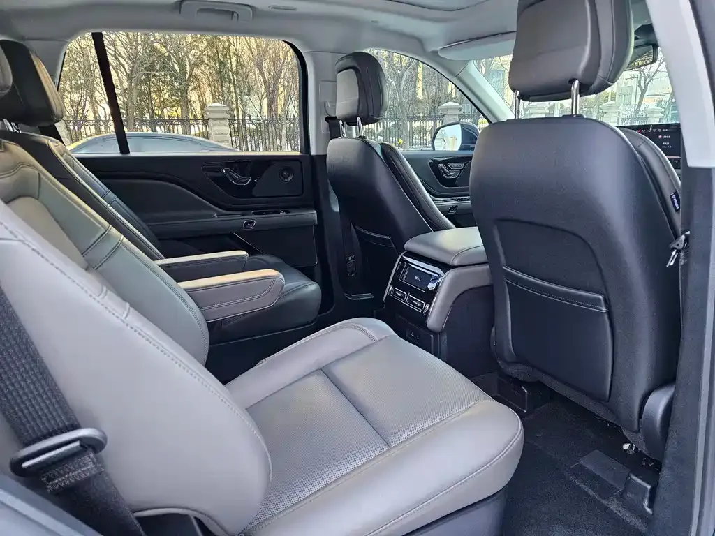 Lincoln Aviator 2025 из CN, фото 2