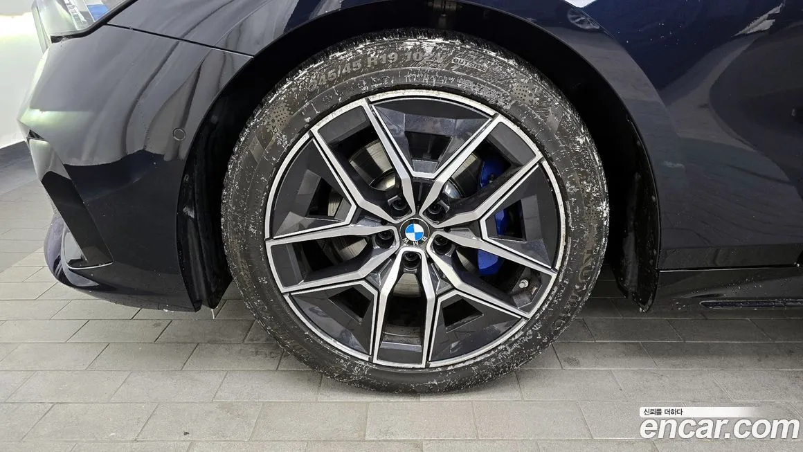 BMW 5-Series — фото 10