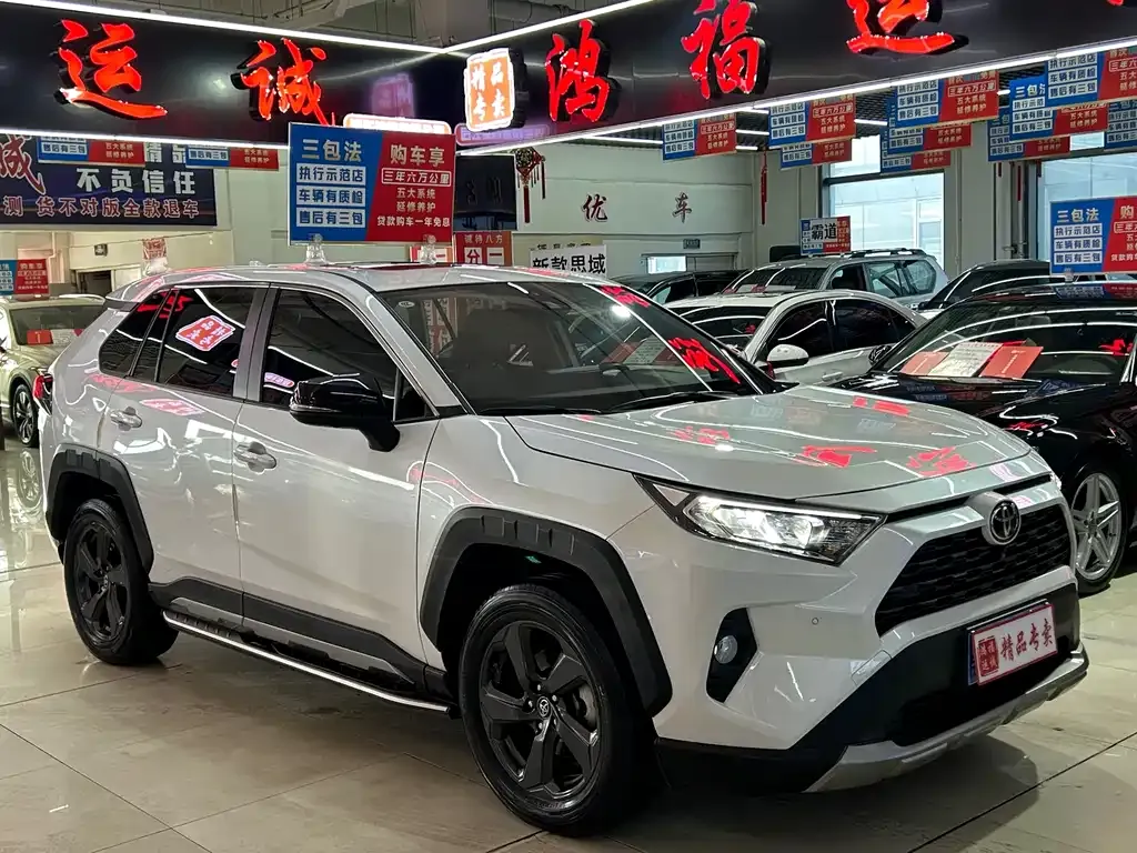 Toyota RAV4 — фото 8