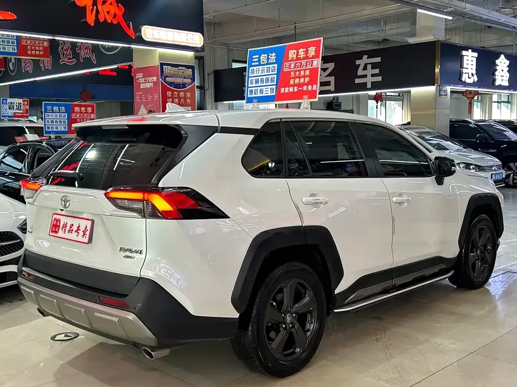 Toyota RAV4 — фото 5