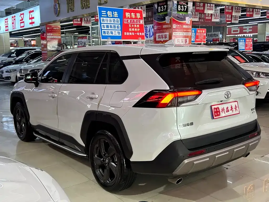 Toyota RAV4 — фото 10