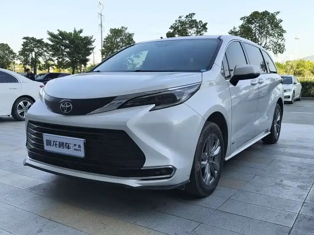 Toyota Sienna 2024 из CN, фото 1