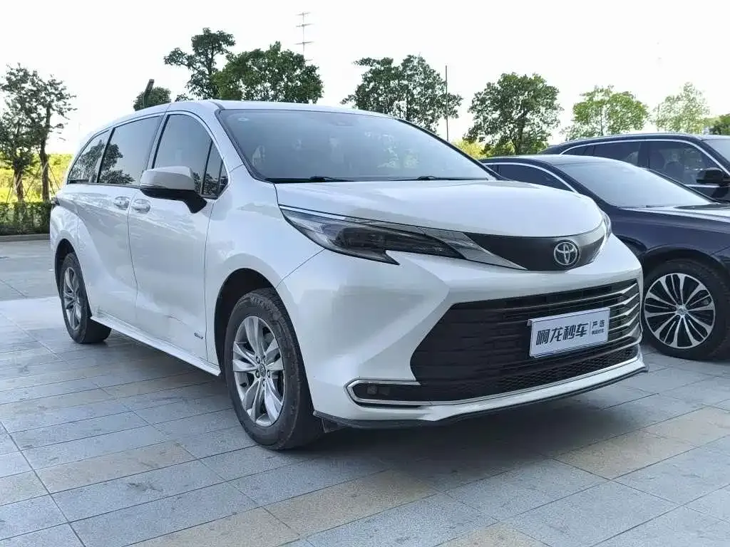 Toyota Sienna 2024 из CN, фото 5