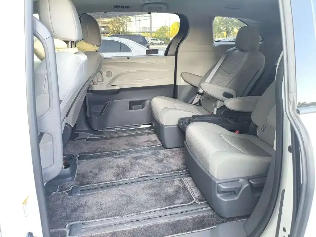 Toyota Sienna 2024 из CN, фото 7
