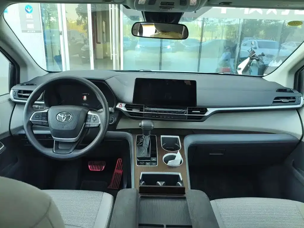 Toyota Sienna 2024 из CN, фото 2