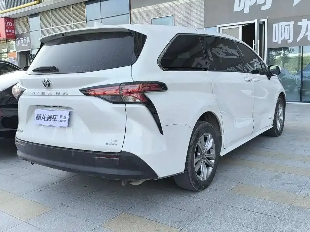 Toyota Sienna 2024 из CN, фото 4