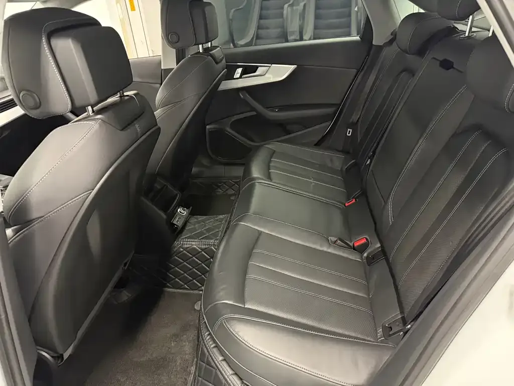 Audi A4L 2024 из CN, фото 10