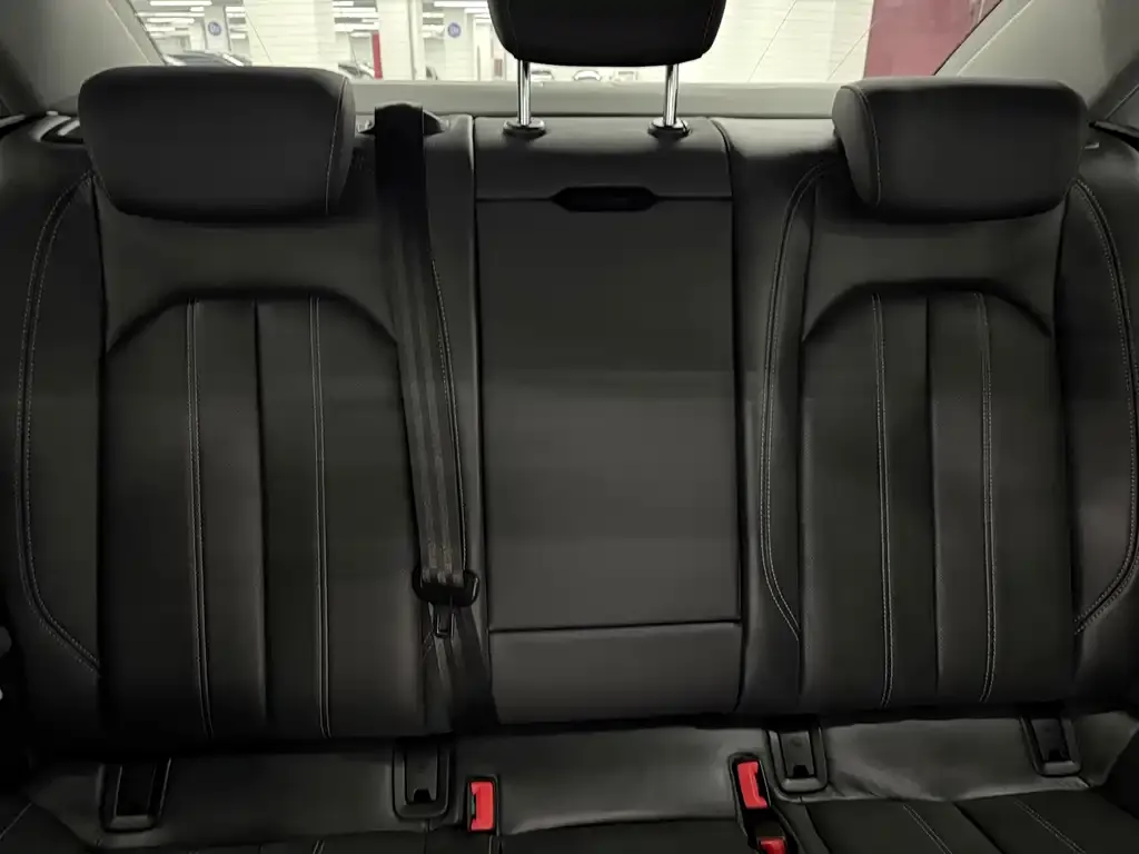 Audi A4L 2024 из CN, фото 7