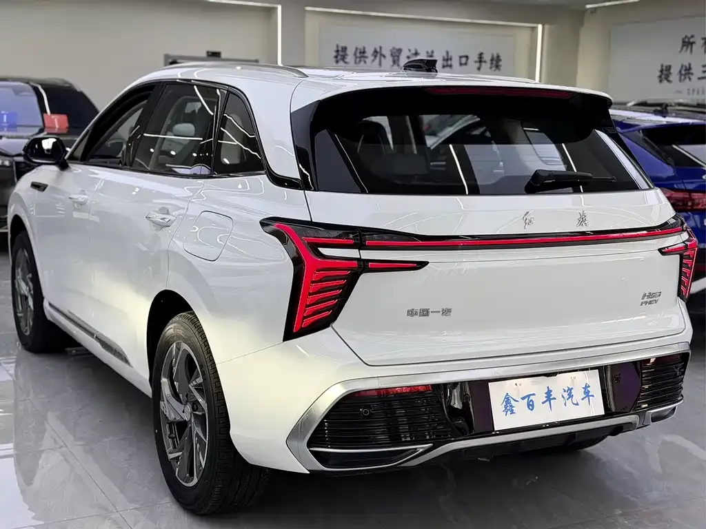 Hongqi HS3 PHEV — фото 8