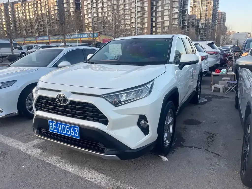 Toyota RAV4 2021 из CN, фото 1