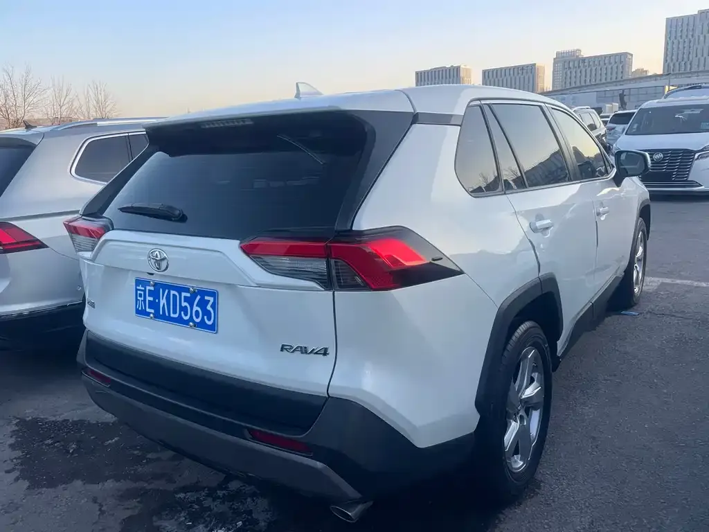 Toyota RAV4 2021 из CN, фото 8