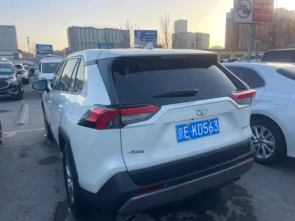 Toyota RAV4 2021 из CN, фото 5