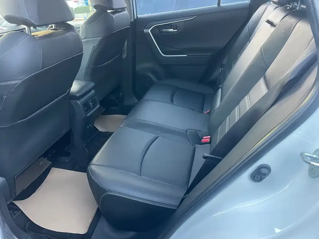 Toyota RAV4 2021 из CN, фото 2