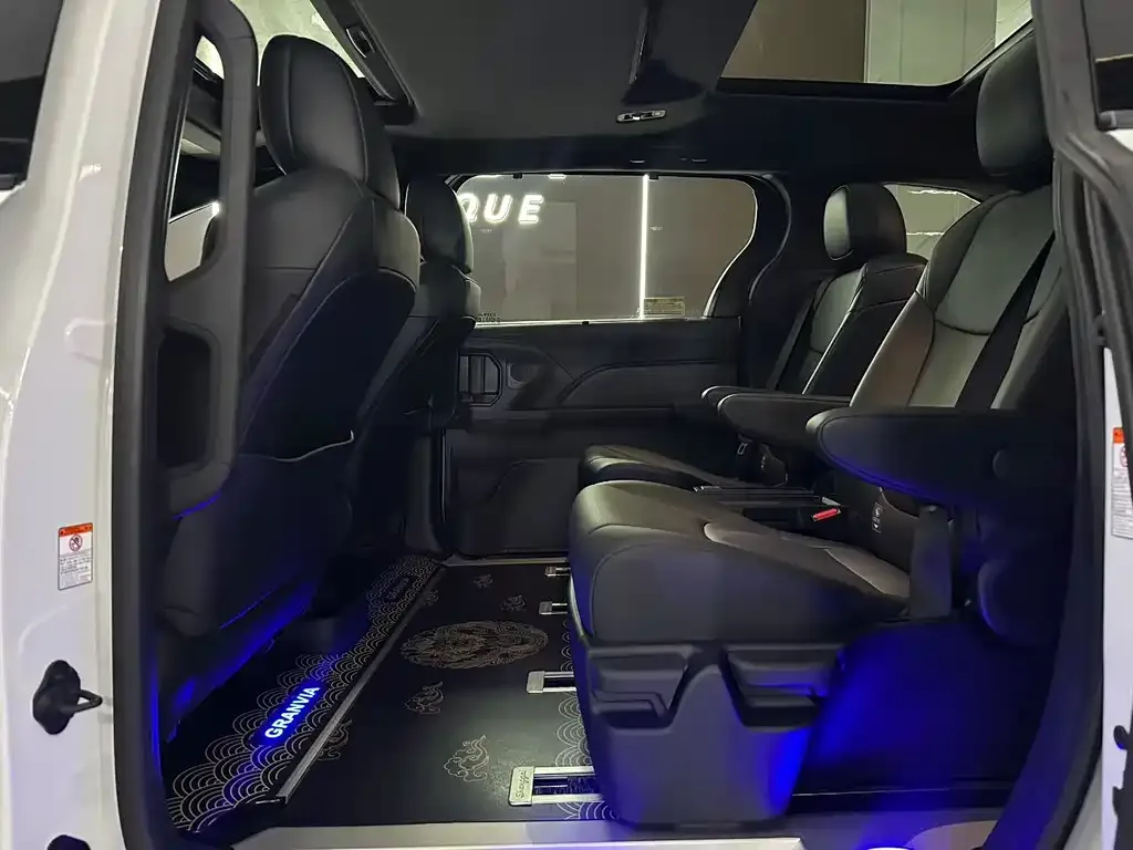 Toyota Granvia 2024 из CN, фото 6