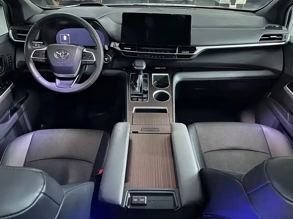 Toyota Granvia 2024 из CN, фото 8