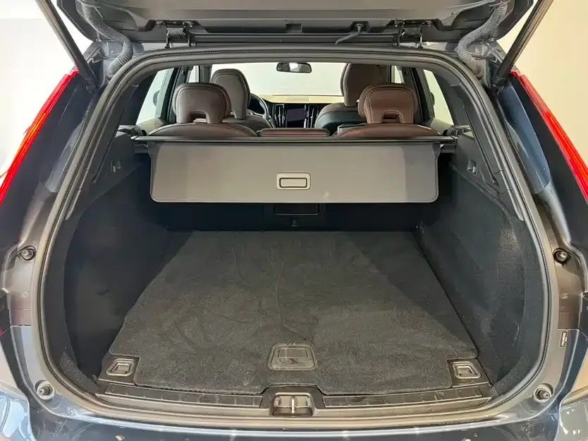 Volvo XC60 — фото 9