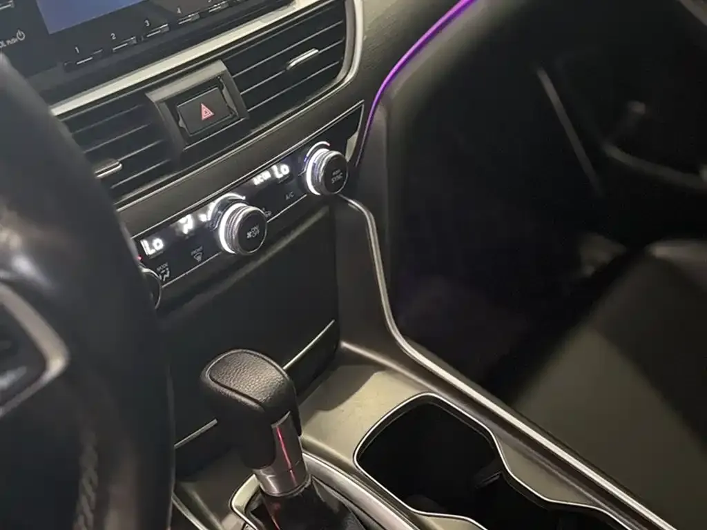 Honda Accord — фото 8