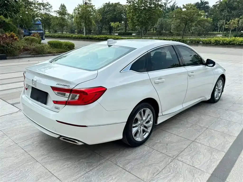 Honda Accord — фото 9