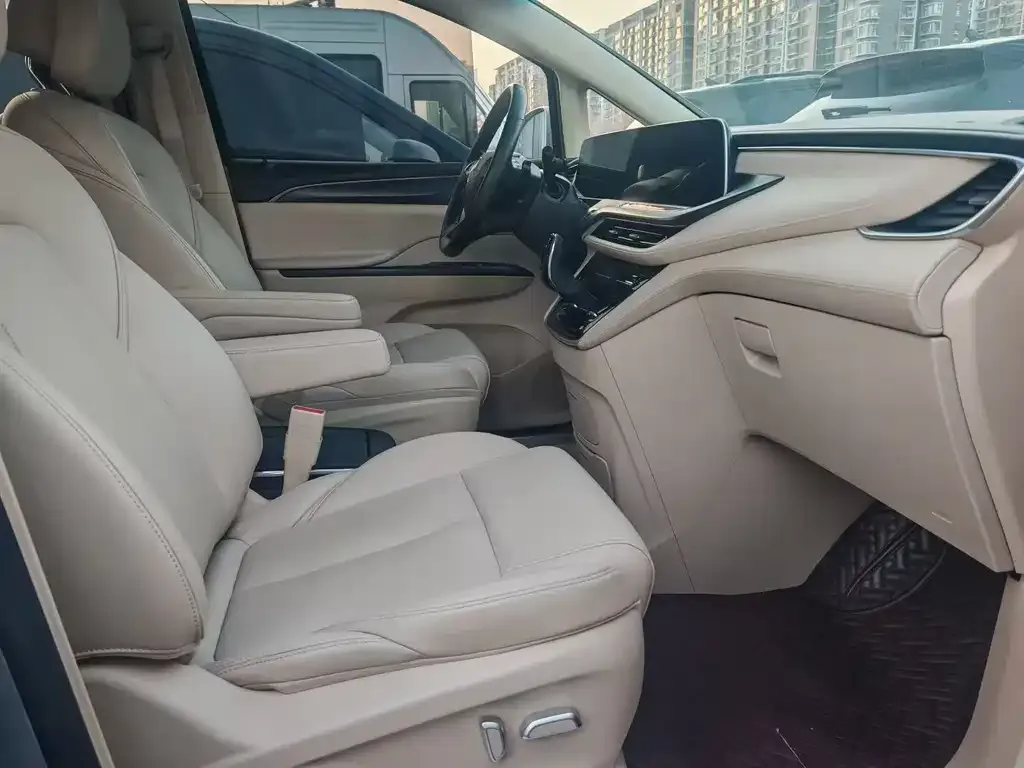 Buick GL8 2023 из CN, фото 3