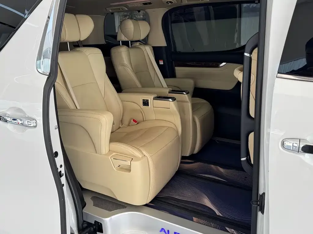 Toyota Alphard 2023 из CN, фото 6