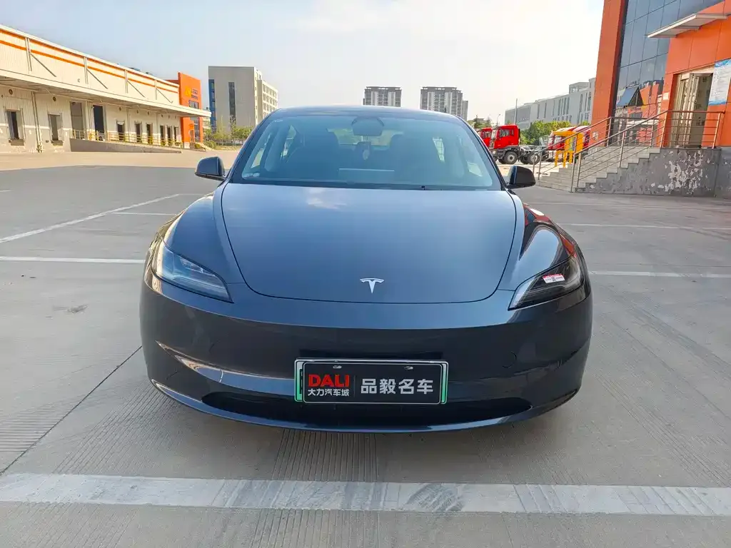 Tesla Model 3 — фото 3