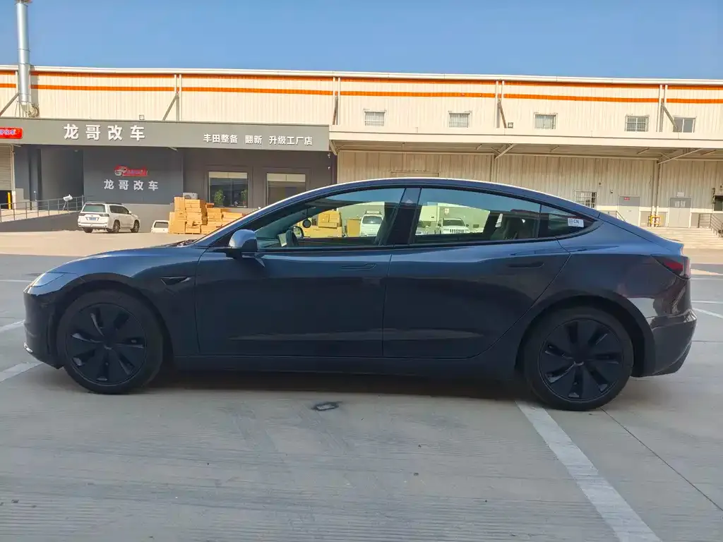 Tesla Model 3 — фото 4