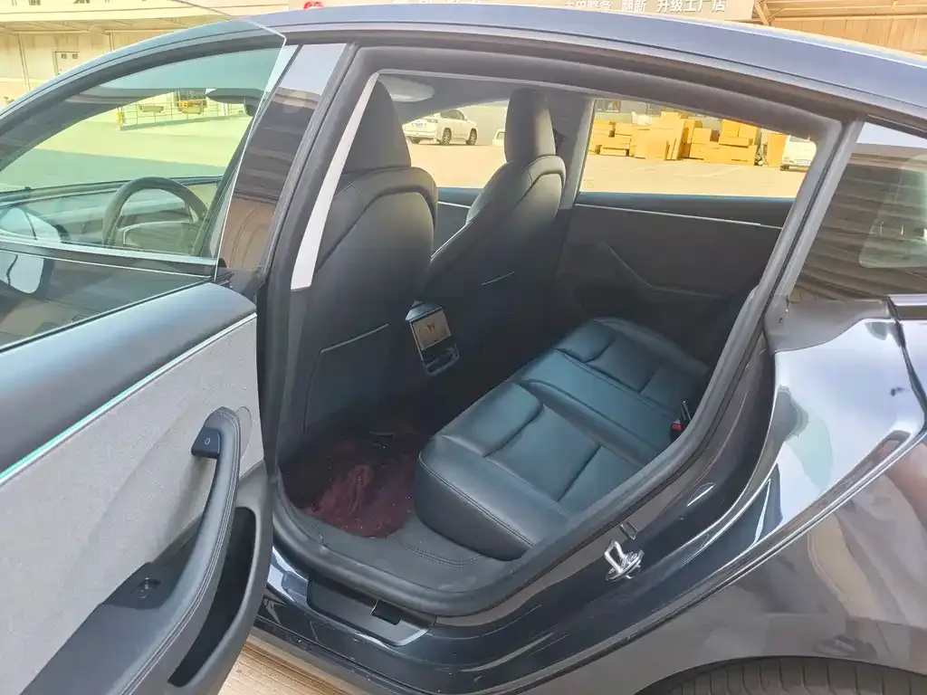 Tesla Model 3 — фото 6