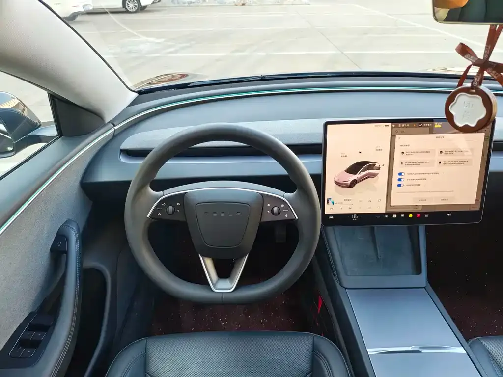 Tesla Model 3 — фото 10