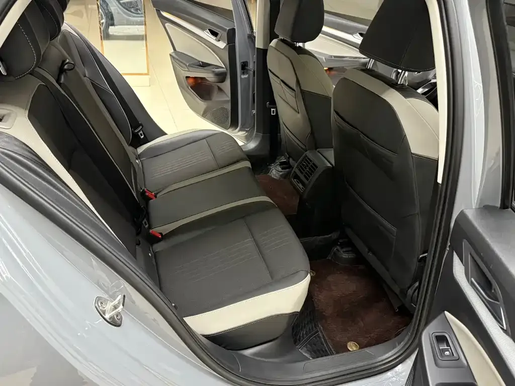 Volkswagen Golf 2021 из CN, фото 10