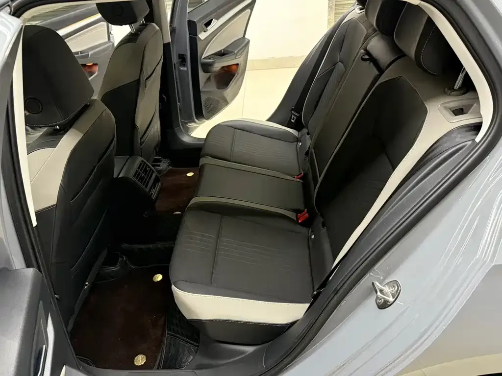 Volkswagen Golf 2021 из CN, фото 8