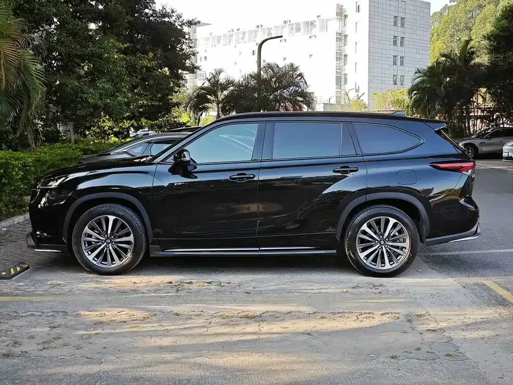 Toyota Crown Kluger 2024 из CN, фото 9