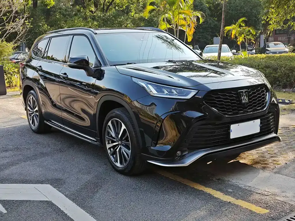 Toyota Crown Kluger 2024 из CN, фото 4