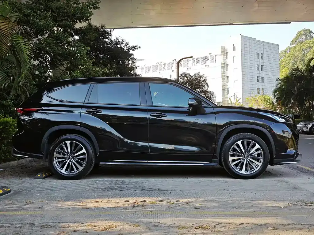 Toyota Crown Kluger 2024 из CN, фото 5