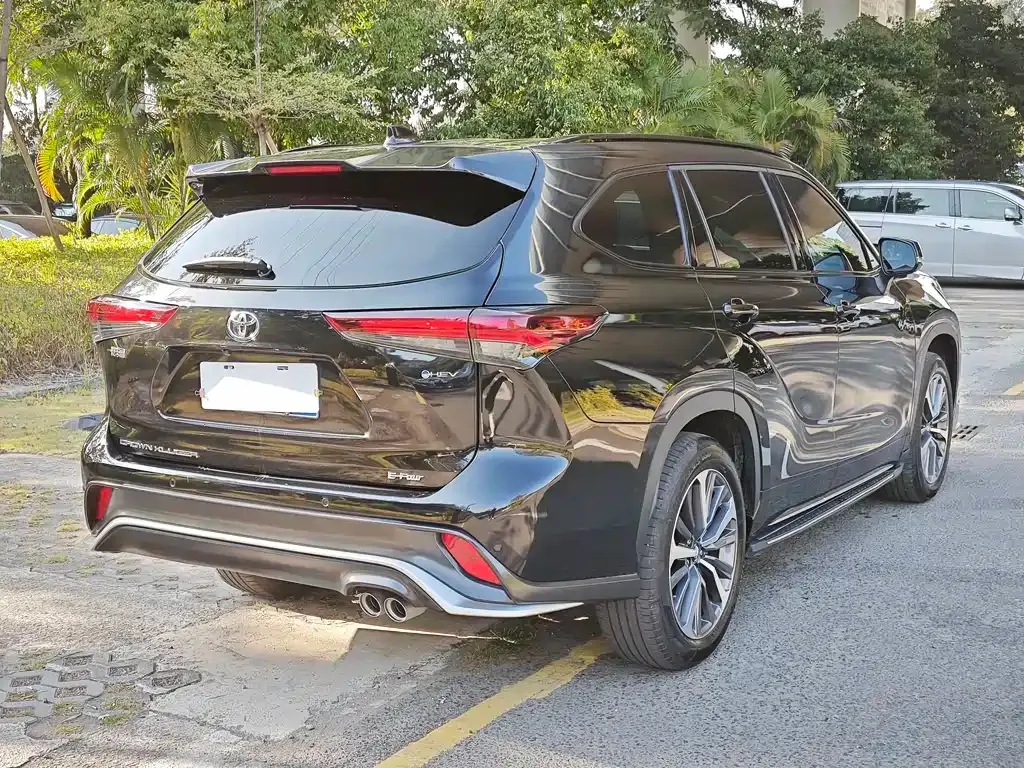 Toyota Crown Kluger 2024 из CN, фото 10