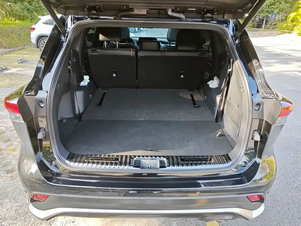 Toyota Crown Kluger 2024 из CN, фото 3