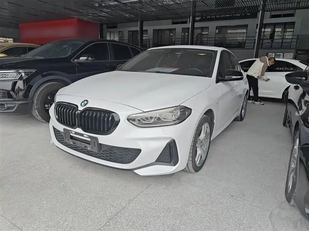 BMW 1 Series 2021 из CN, фото 1
