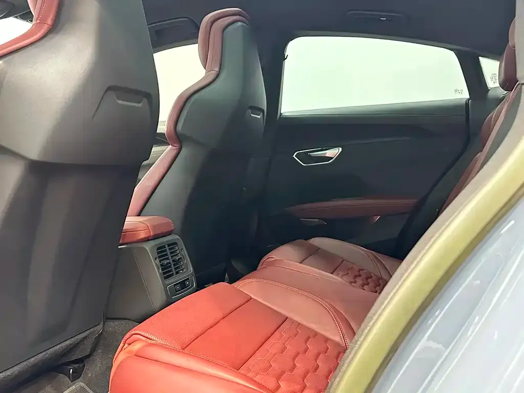 Audi RS e-tron GT 2023 из CN, фото 4