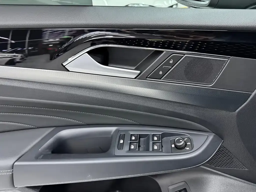 Volkswagen Passat 2022 из CN, фото 4