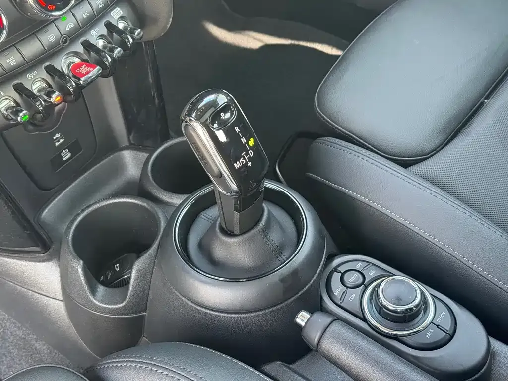 MINI Cooper (3-door) 2023 из CN, фото 3