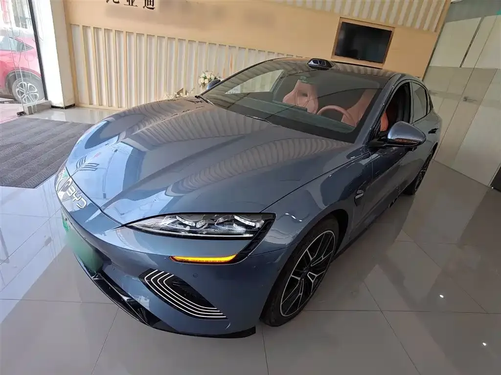 BYD Seal — фото 1