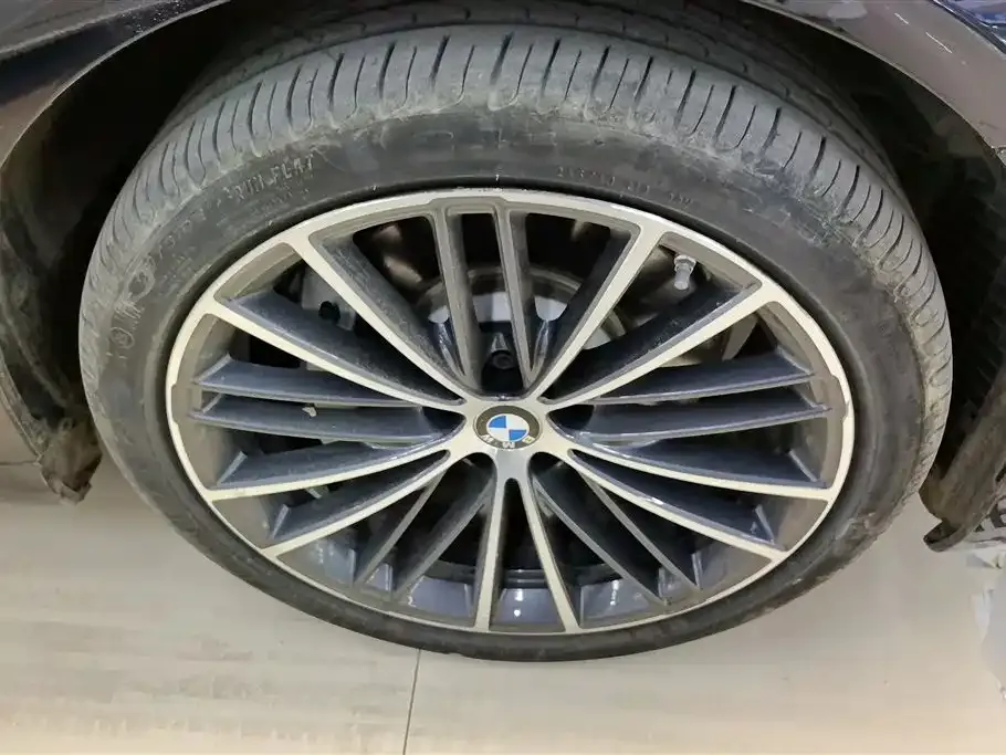 BMW 5 Series — фото 10