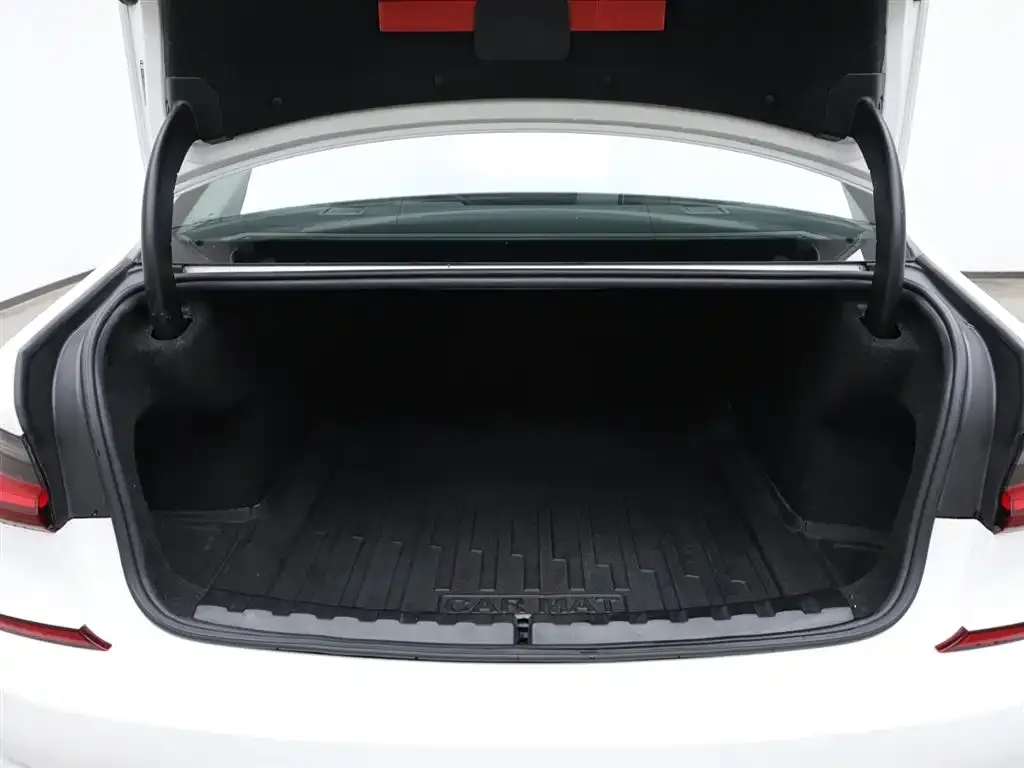 BMW 3 Series 2022 из CN, фото 7